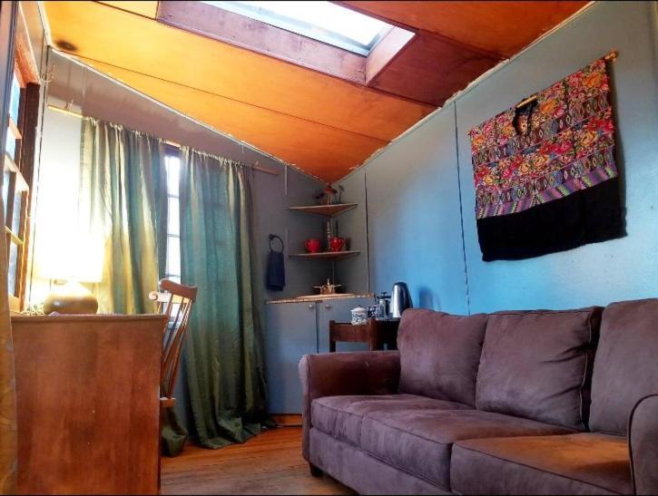Backpacker's Dream With Detached Bathroom, Private Trails And Creek! Chalet Topanga Park