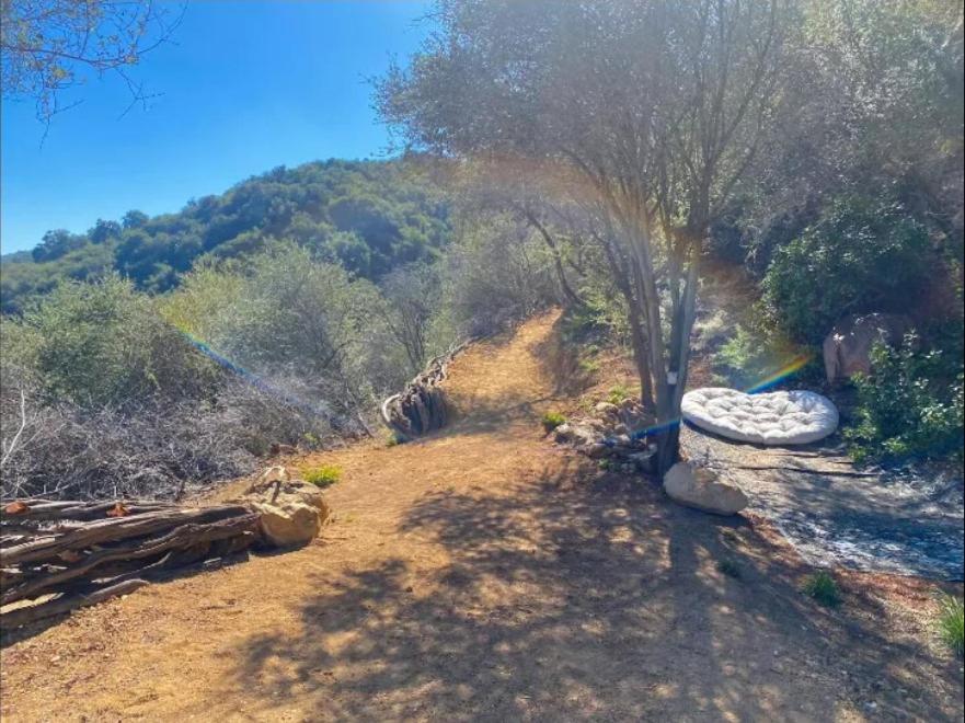 Backpacker's Dream With Detached Bathroom, Private Trails And Creek! *