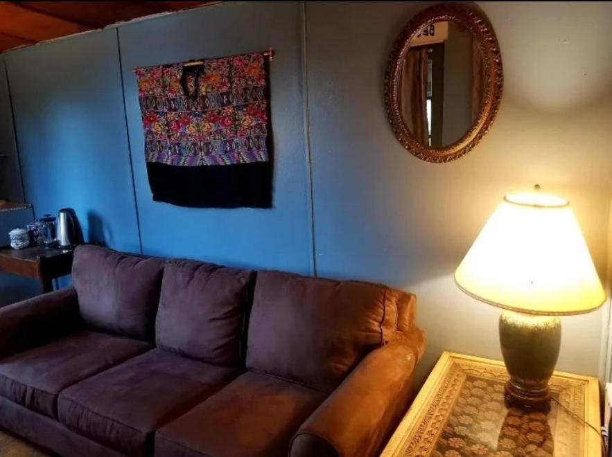 Chalet Backpacker's Dream With Detached Bathroom, Private Trails And Creek! *